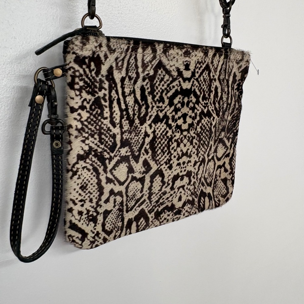 Myra Bag Cowhide Snakeskin Print Leather Crossbody Wristlet Clutch Black Cream - Picture 2 of 6